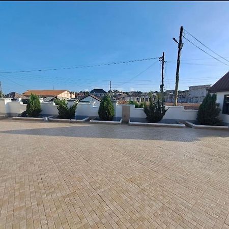 Adiebeba Baffour Apartments מראה חיצוני תמונה