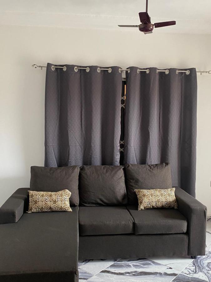 Adiebeba Baffour Apartments מראה חיצוני תמונה