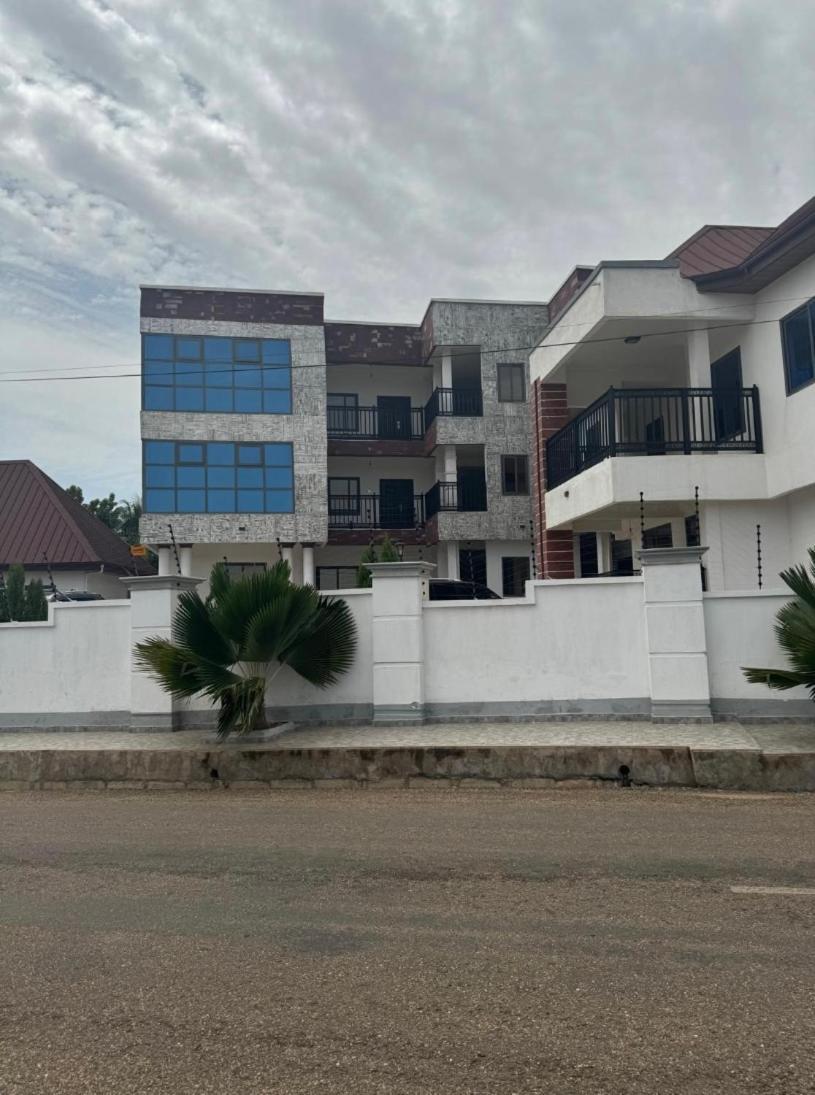 Adiebeba Baffour Apartments מראה חיצוני תמונה