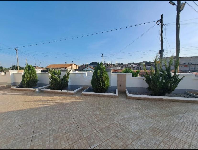 Adiebeba Baffour Apartments מראה חיצוני תמונה
