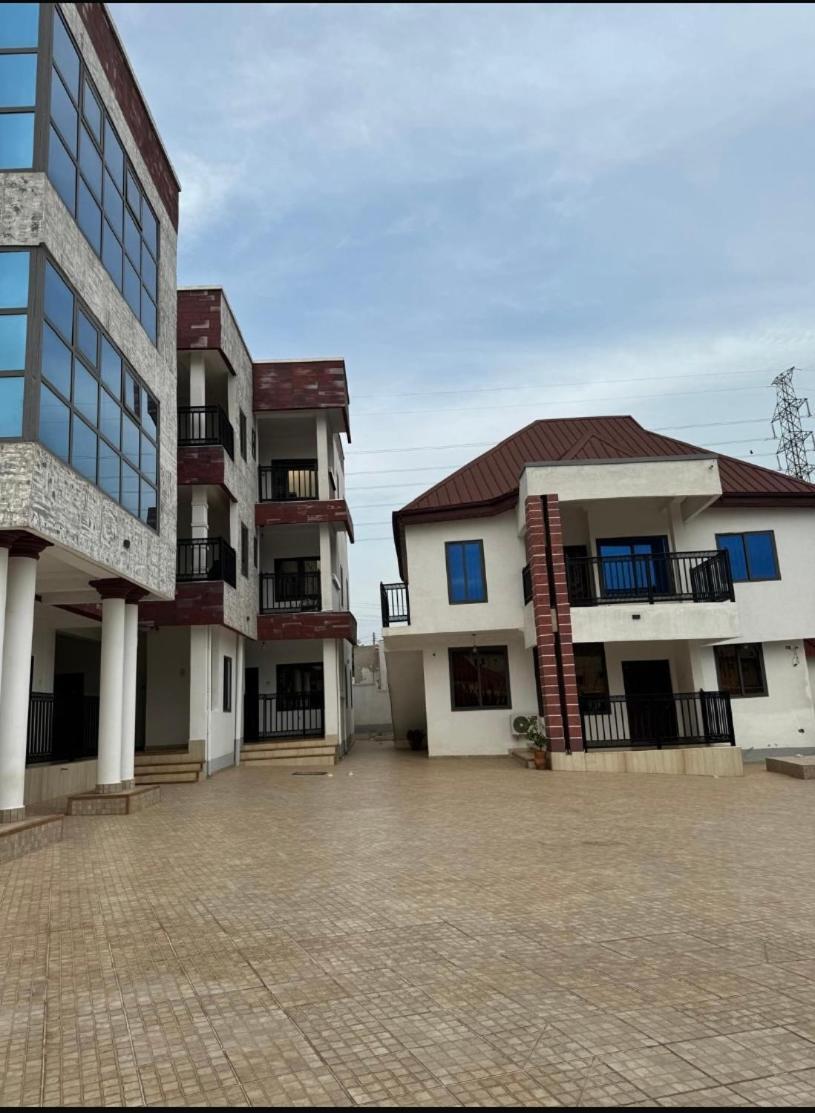 Adiebeba Baffour Apartments מראה חיצוני תמונה