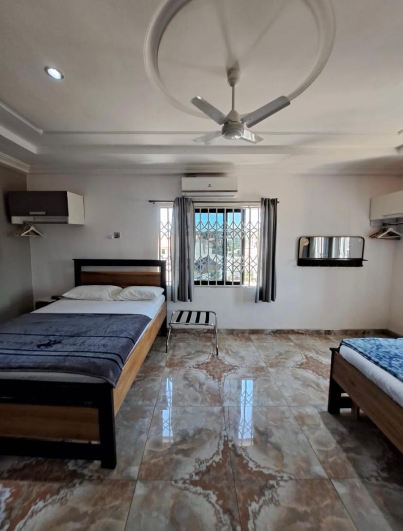 Adiebeba Baffour Apartments מראה חיצוני תמונה